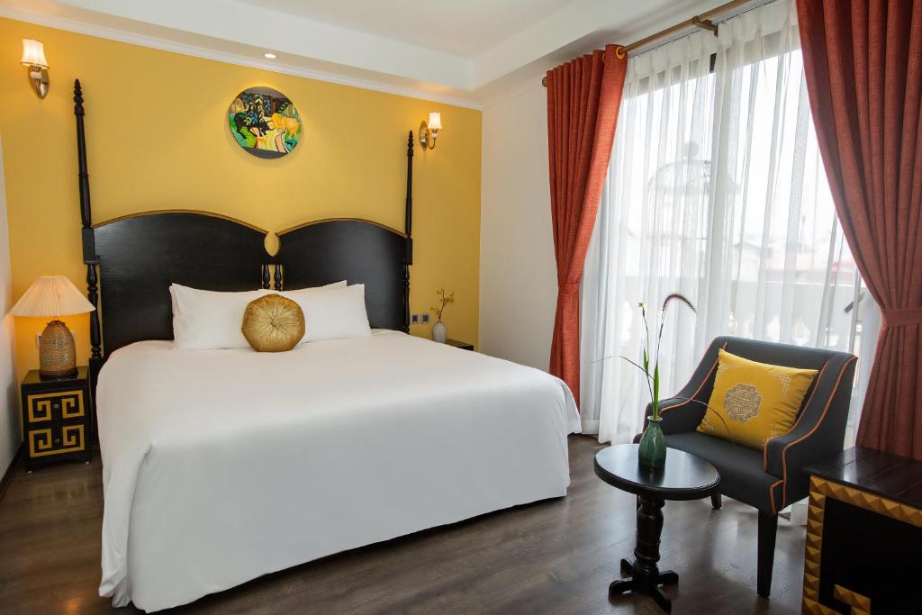 Suite có giường cỡ King với ban công