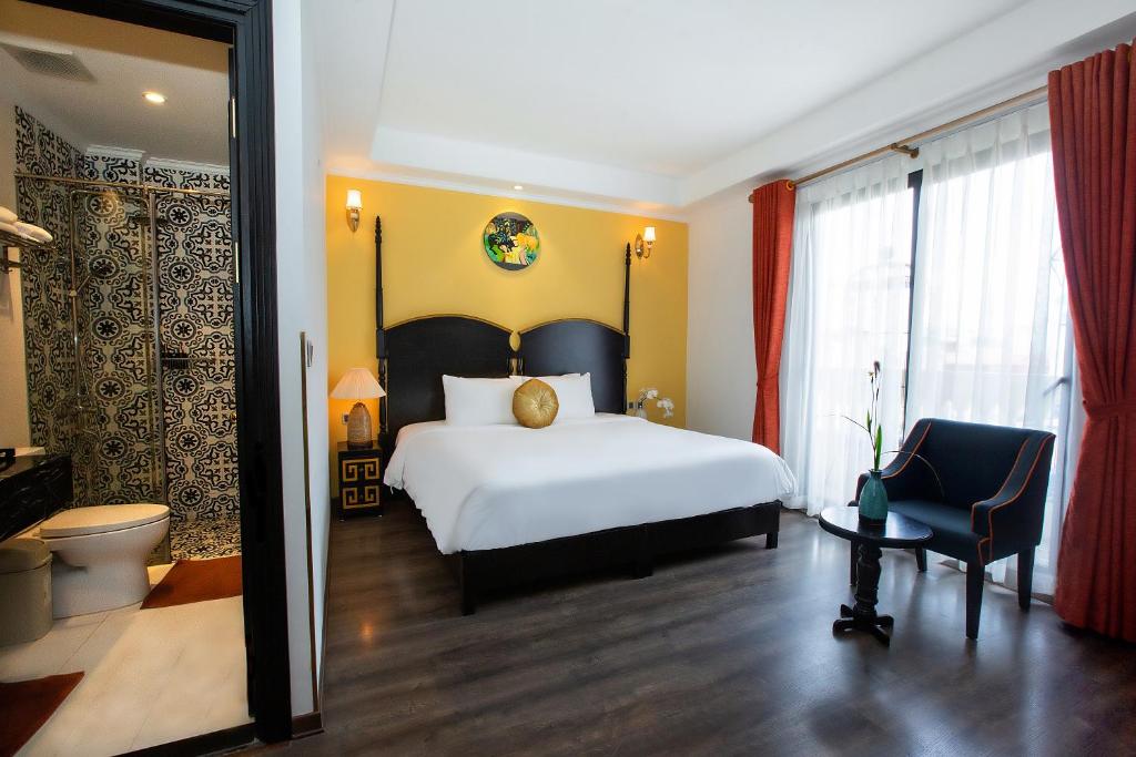 Suite có giường cỡ King với ban công