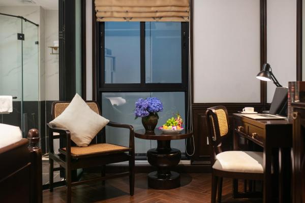 Deluxe Giường Đôi Có Cửa Sổ Nhìn Ra Khu Vực Bên Trong