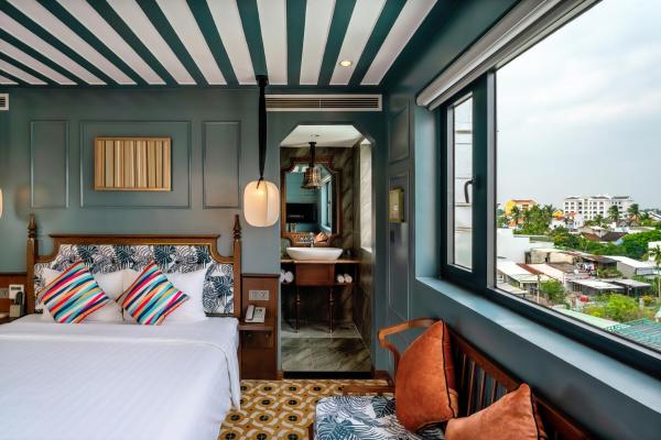 Phòng Deluxe Giường Đôi Nhìn Ra Hồ Bơi