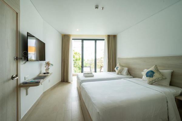 Superior Twin Room with Two Single Beds and Garden View