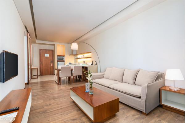 Special Offer – One-bedroom City View Suite with Balcony