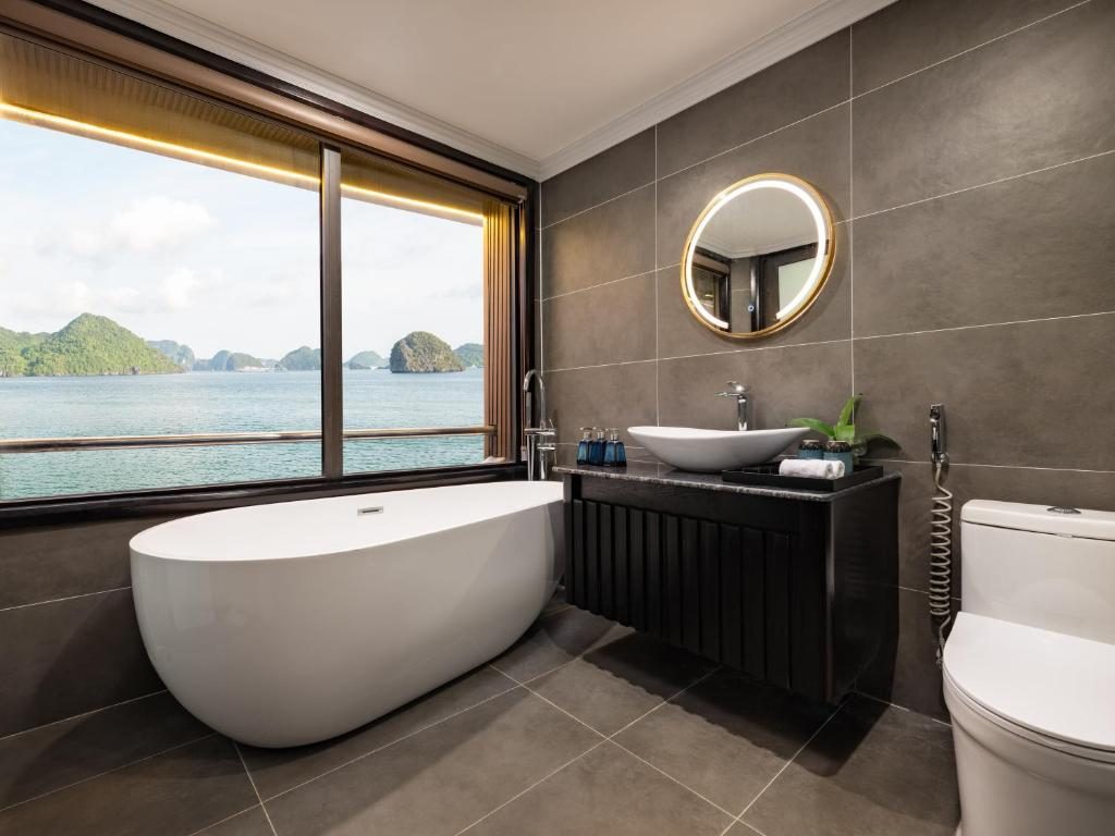 Suite Junior Có Ban Công Riêng Nhìn Ra Biển