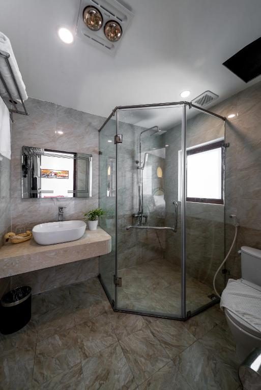 Phòng Deluxe Giường Đôi Có Ban Công