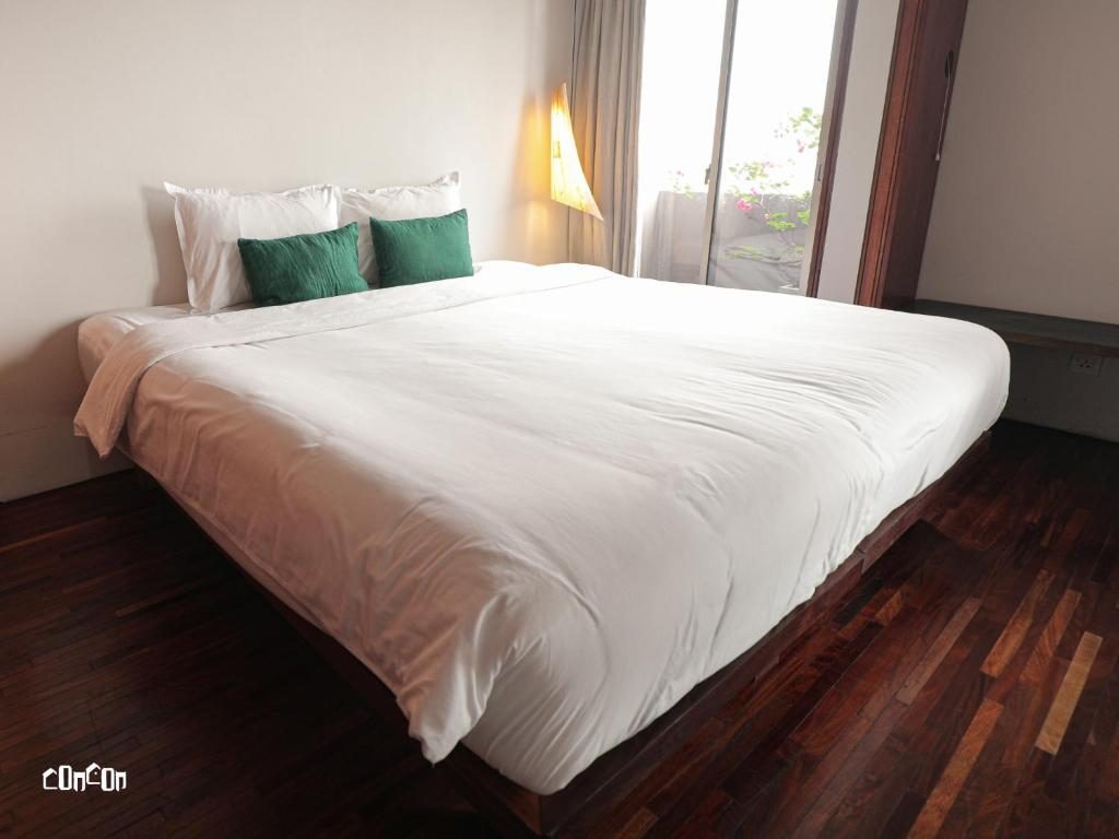 Windyextra_ King bed or twin bed with high floor balcony
