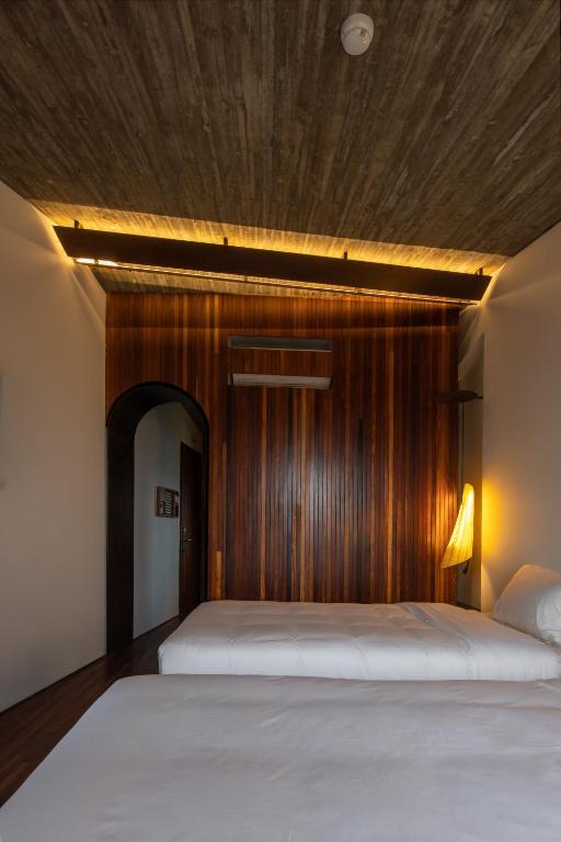 Windyextra_ King bed or twin bed with high floor balcony