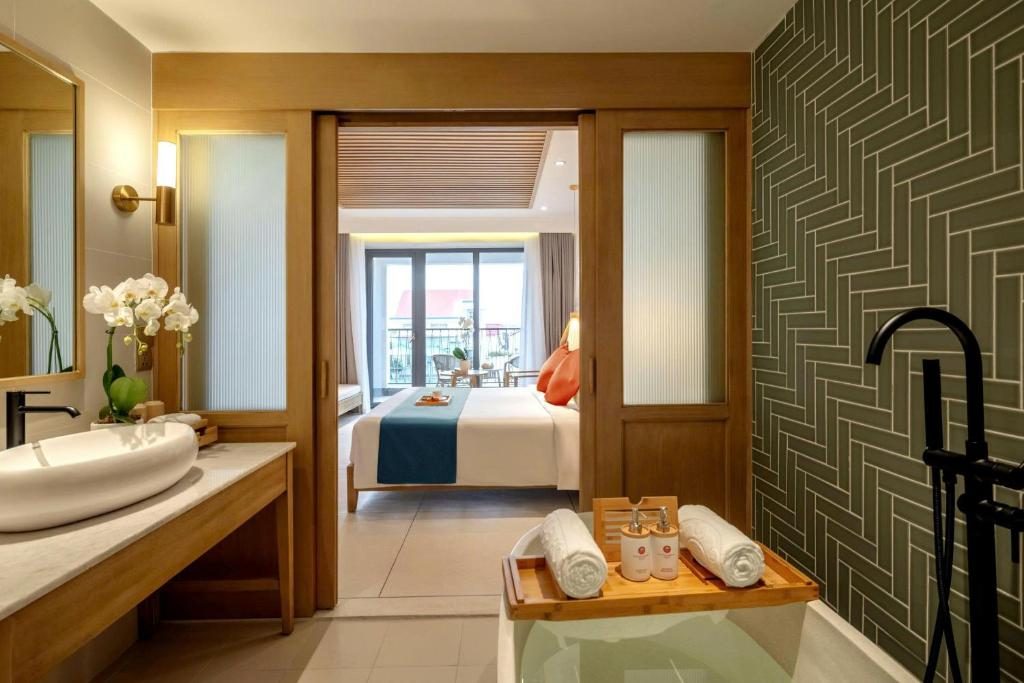 Phòng Little Oasis Có Ban Công Nhìn Ra Thành Phố