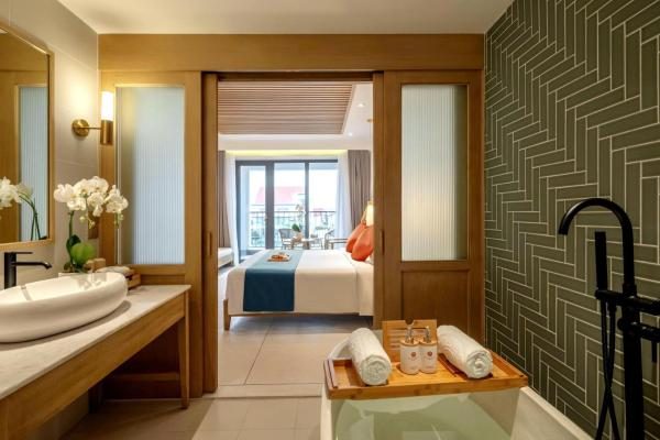 Phòng Little Oasis Có Ban Công Nhìn Ra Thành Phố