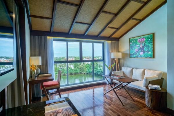 Signature Suite River View