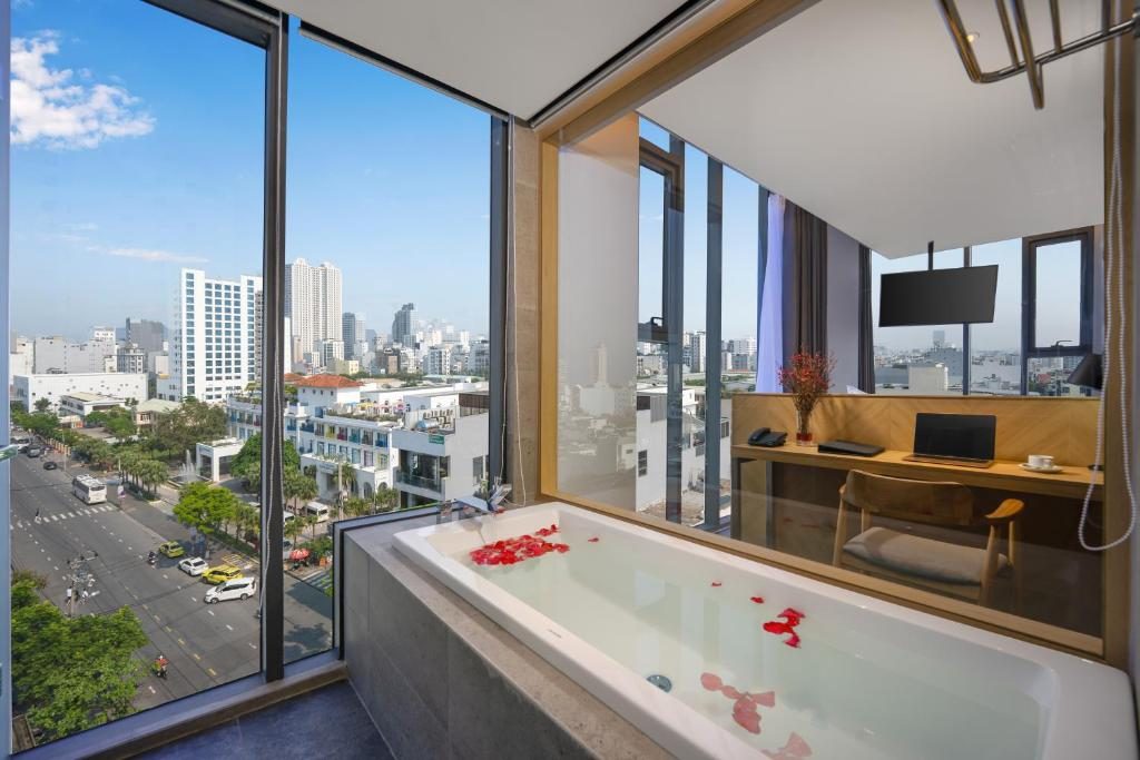 Executive Suite – High Floor