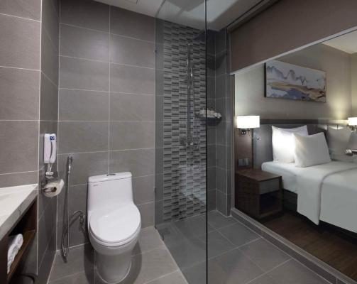Phòng Deluxe Đôi hoặc 2 giường đơn nhìn ra 1 góc biển