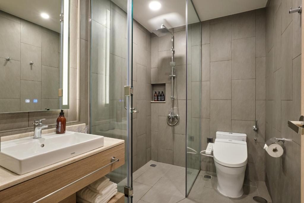 Phòng Premier Giường Đôi (2 Người lớn + 1 Trẻ em)