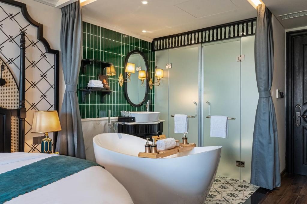 Signature Suite with Balcony