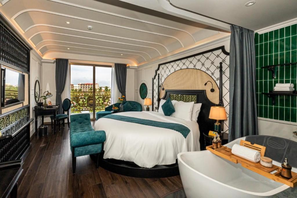 Signature Suite with Balcony