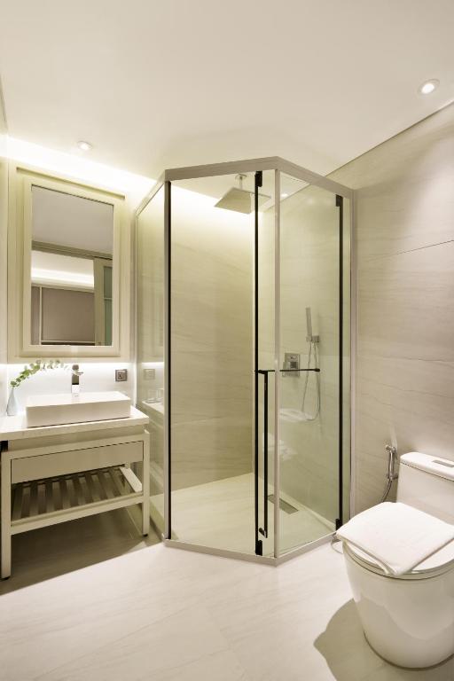 Junior Deluxe – No Window – Complimentary Daily Afternoon Tea & Welcome Minibar