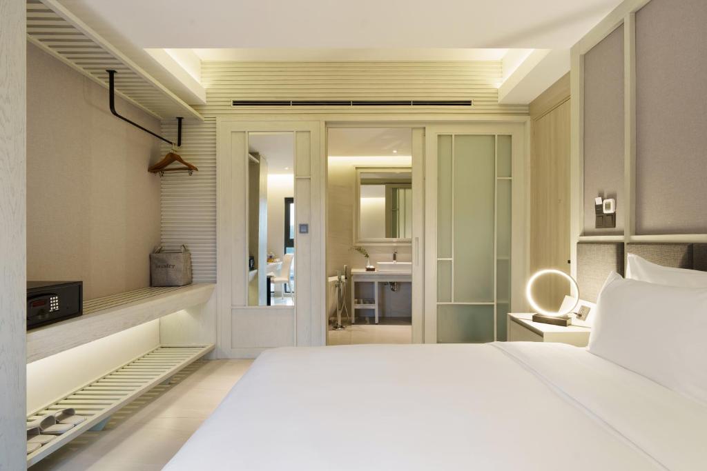 Executive Room – Complimentary Daily Afternoon Tea & Welcome Minibar