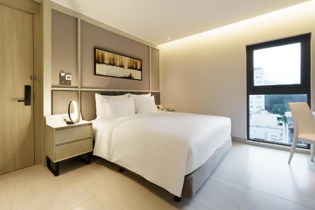 Executive Room – Complimentary Daily Afternoon Tea & Welcome Minibar