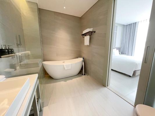 Penthouse Two-Bedroom – Complimentary Daily Afternoon Tea & Welcome Minibar