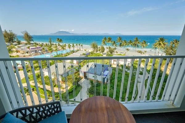 Phòng Deluxe Có Giường Cỡ King Với Ban Công Nhìn Ra Biển