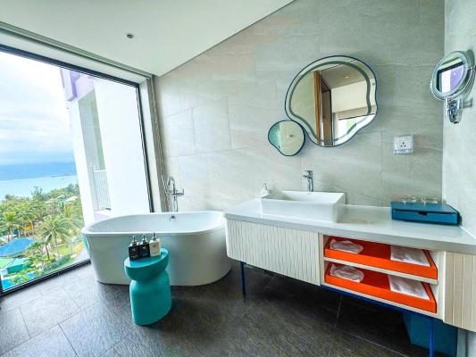 Phòng Deluxe Có Ban Công Nhìn Ra Toàn Cảnh Biển