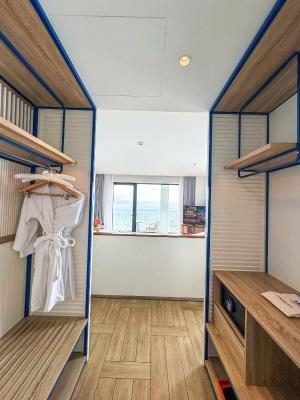 Phòng Deluxe Có Ban Công Nhìn Ra Toàn Cảnh Biển