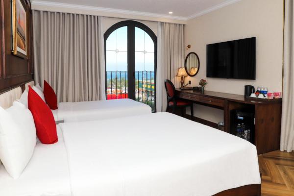 Special Offer – Triple Room with Partial Sea View