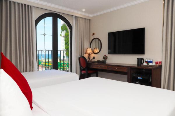 Special Offer – Triple Room with Partial Sea View