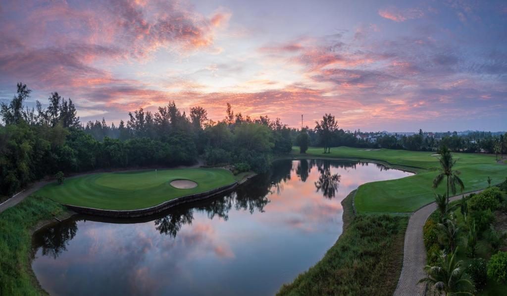 Stay&Play package,Villa 3 King Bedrooms, 3 golfers