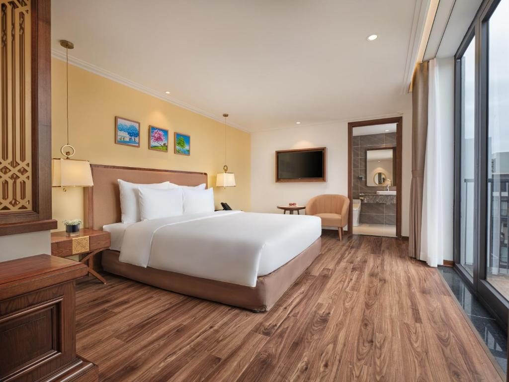 Suite có giường cỡ King với ban công