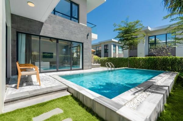 One-Bedroom Pool Villa with Garden View
