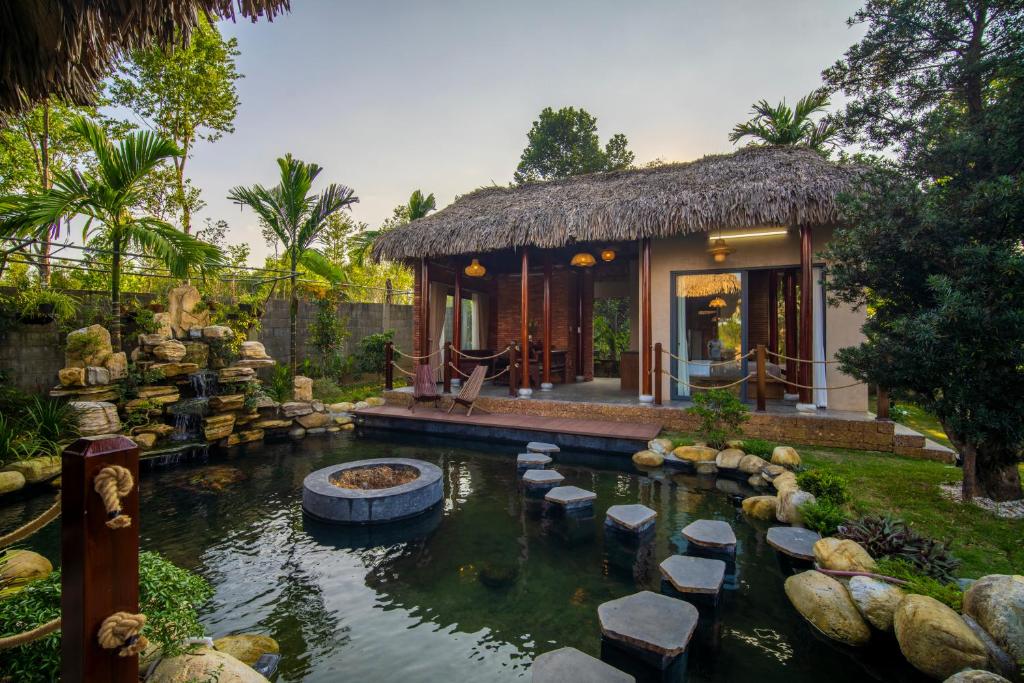 Phòng Có Giường Cỡ King Nhìn Ra Hồ Bơi