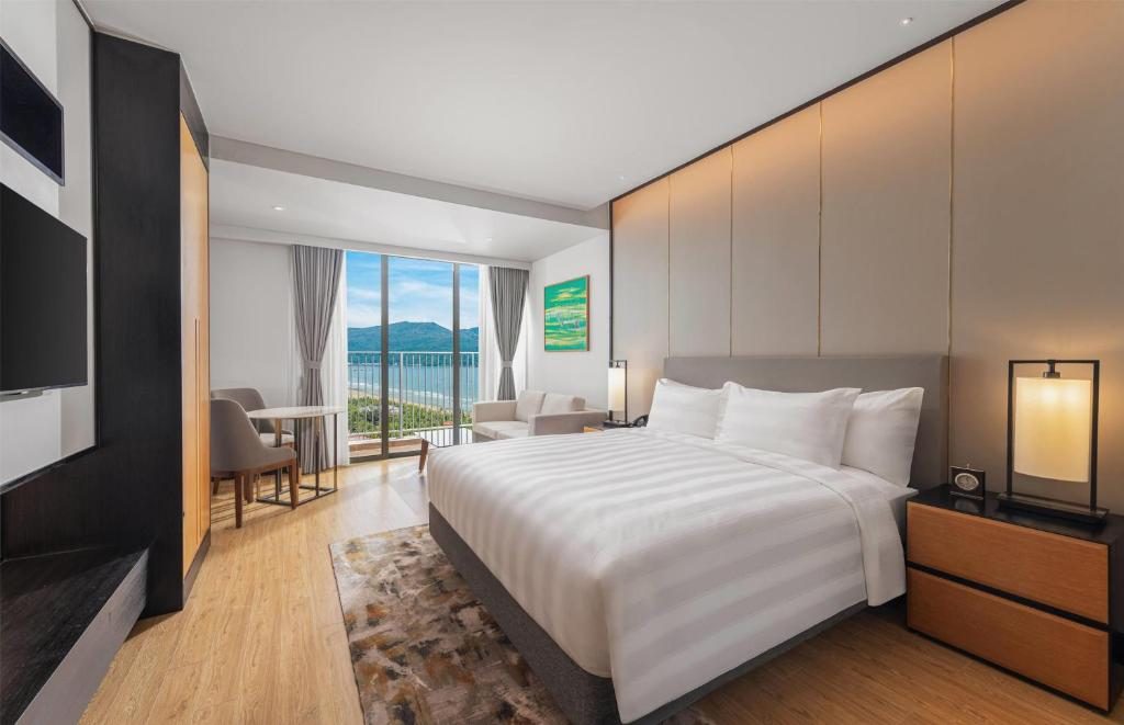 Wyndham Soleil Danang – Free Schedule Airport Shuttle
