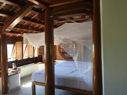 Phòng Giường Đôi Nhìn ra Biển – Phong cách Huế Cổ