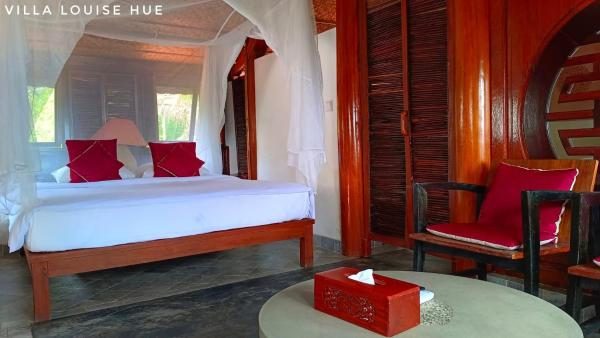 Phòng Giường Đôi Nhìn ra Biển – Phong cách Huế Cổ