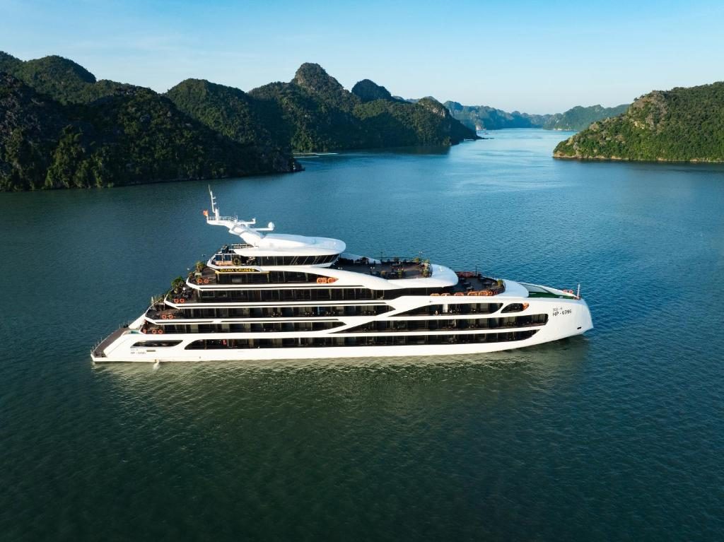 Diana Cruises Halong Bay – Luxury by Venus Group