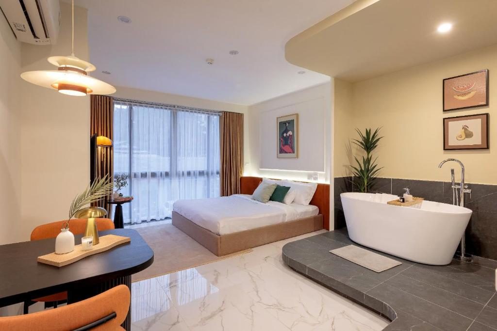 Classic One-Bedroom Apartment with King Bed