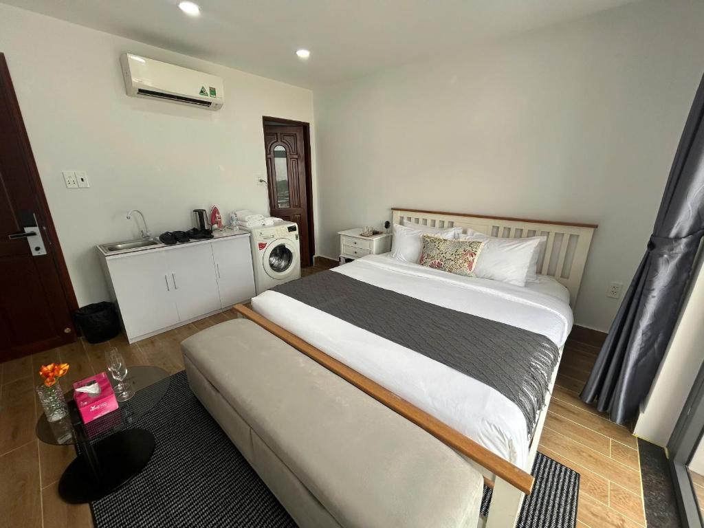 Apartment with Balcony