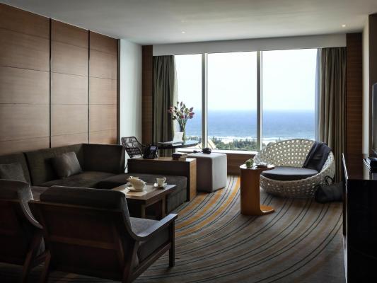 Phòng Suite, Quyền Lui Tới Lounge, 1 Giường Cỡ King