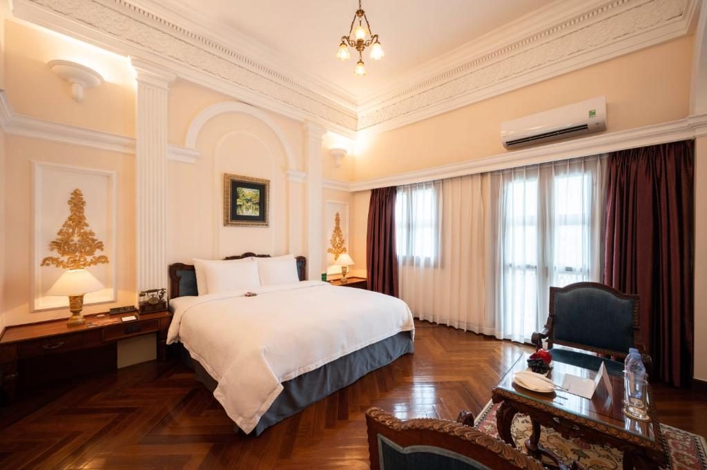 Century Saigon River Deluxe Double