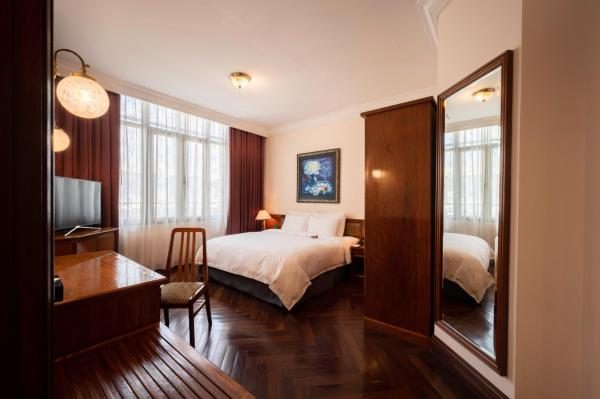 Suite Century