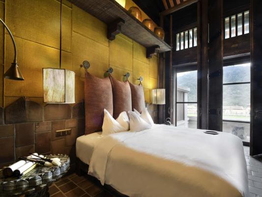 Deluxe King Room with Forest View