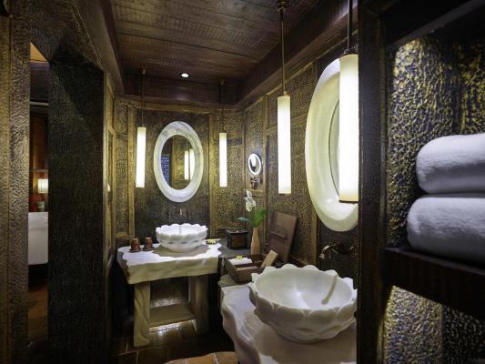 Deluxe King Room with Forest View