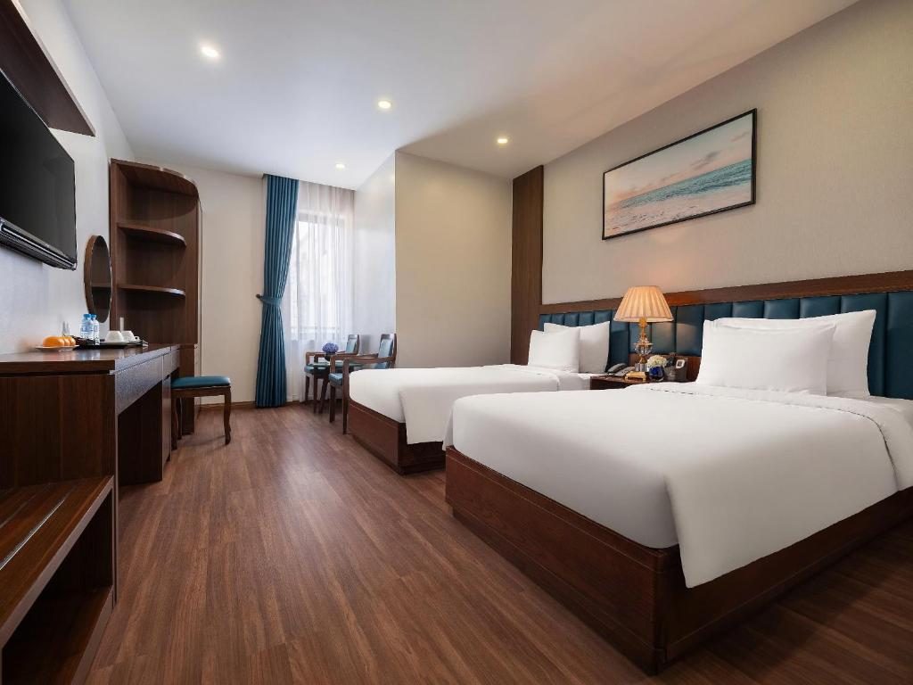 Phòng Cổ điển Giường Đôi/2 Giường Đơn có Cửa sổ