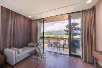 Studio Nhìn ra hồ