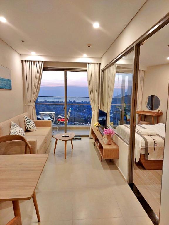 HANZ Business Suite The Song Grand Residence