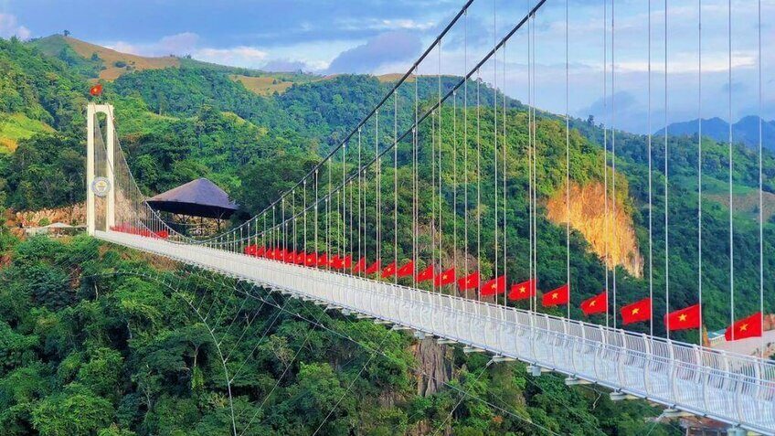 Mộc Châu – Mai Châu 3N2Đ: Cầu Kính Bạch Long – Đồi Chè Trái Tim