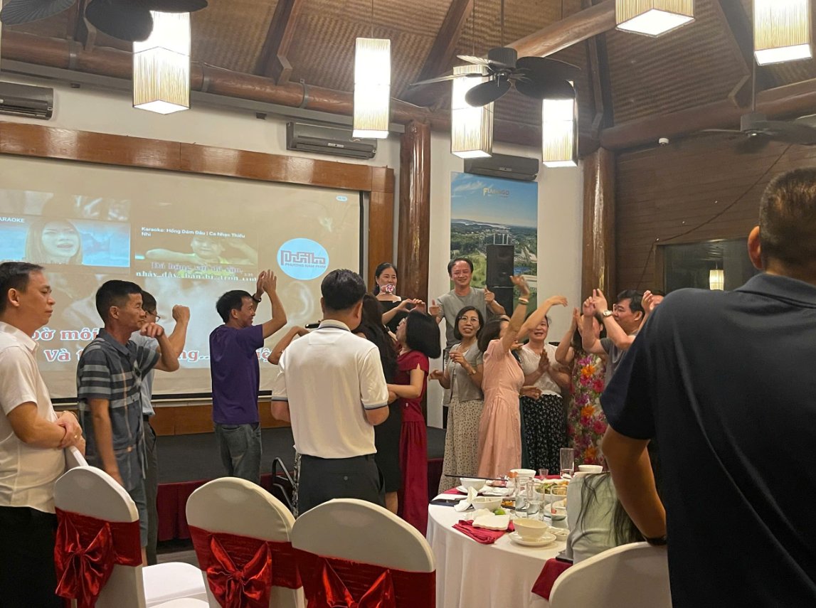 Đông Bắc Á — Họp lớp — ảnh 7
