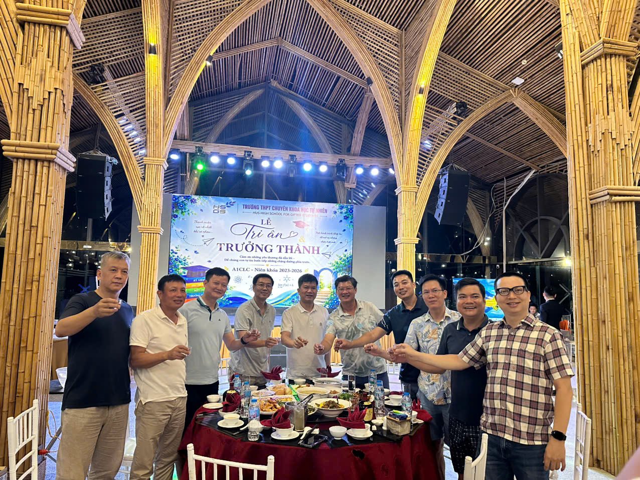 Lớp A1CLC trường Chuyên KHTN — Lễ tri ân và trường thành — ảnh 1