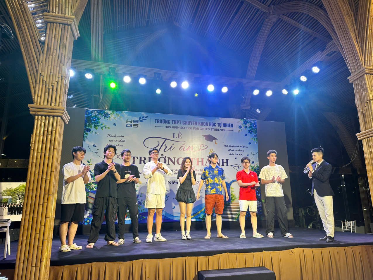 Lớp A1CLC trường Chuyên KHTN — Lễ tri ân và trường thành — ảnh 3