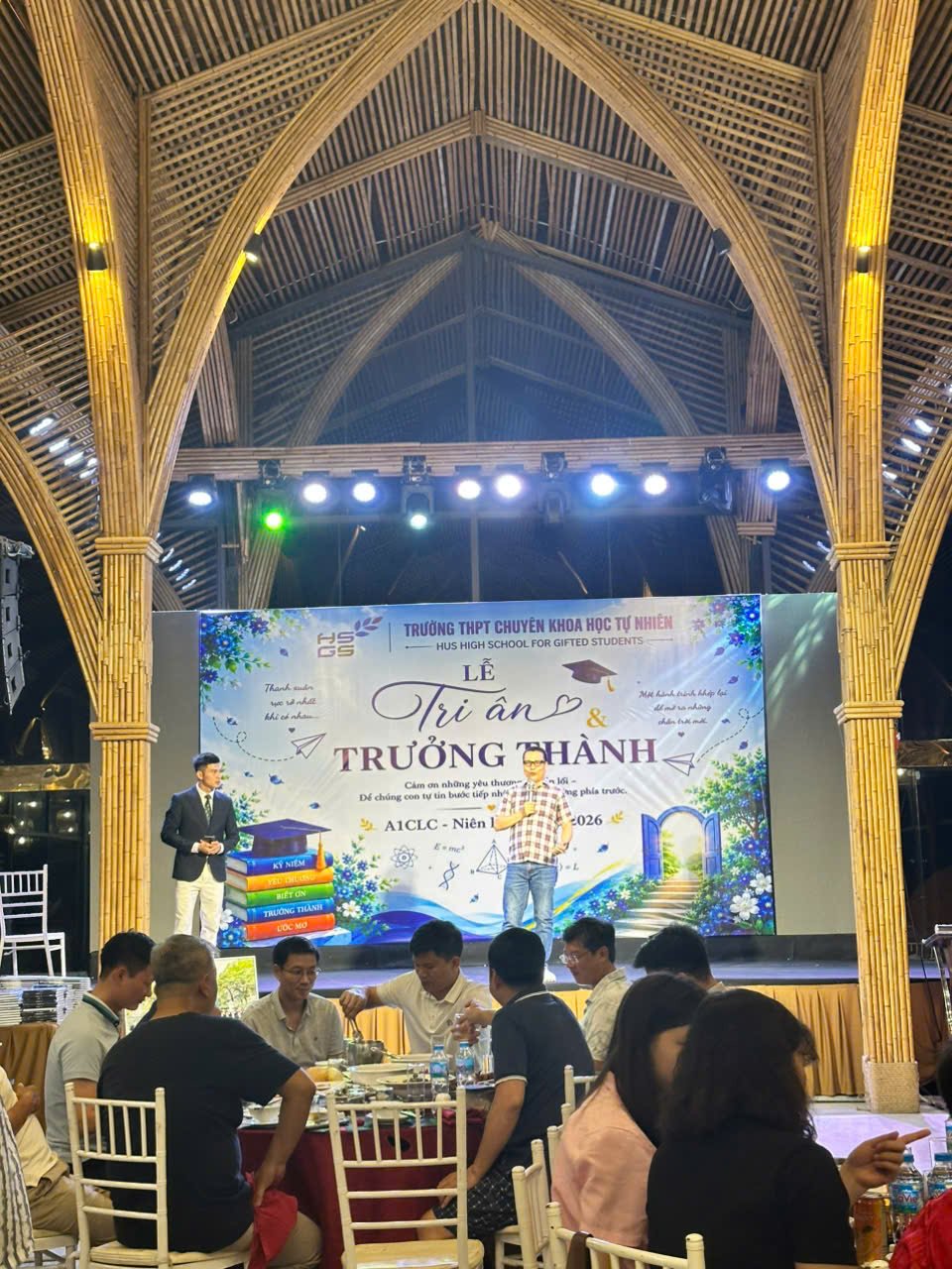 Lớp A1CLC trường Chuyên KHTN — Lễ tri ân và trường thành — ảnh 5
